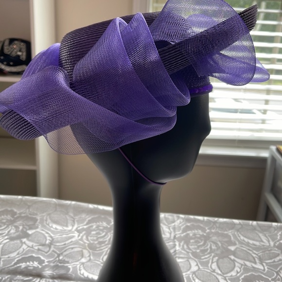 GORGEOUS PURPLE HAT WITH NECK STRING - Picture 6 of 9